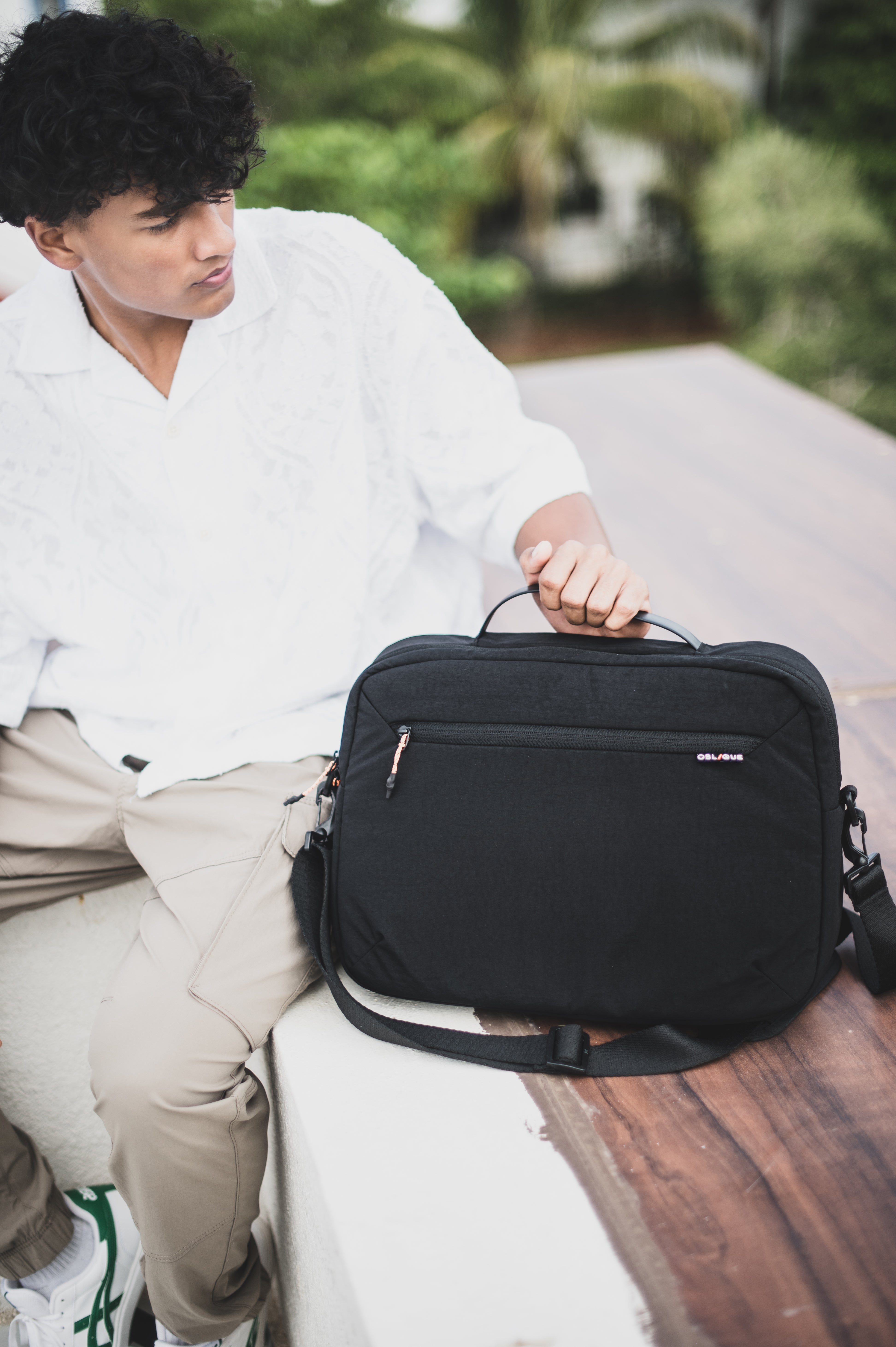 Knight Messenger Bag- Black