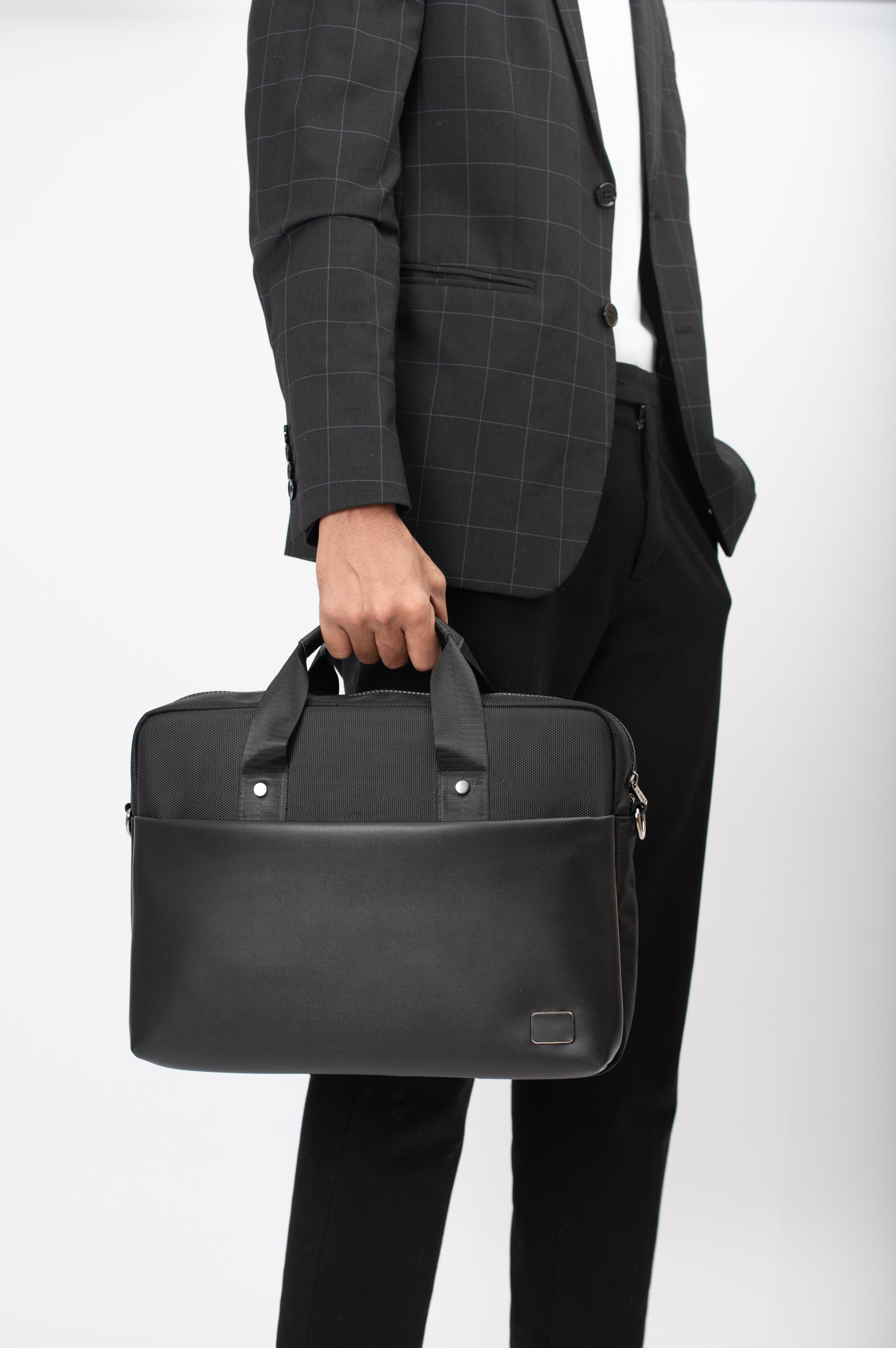 Cairo Messenger Bag- Black