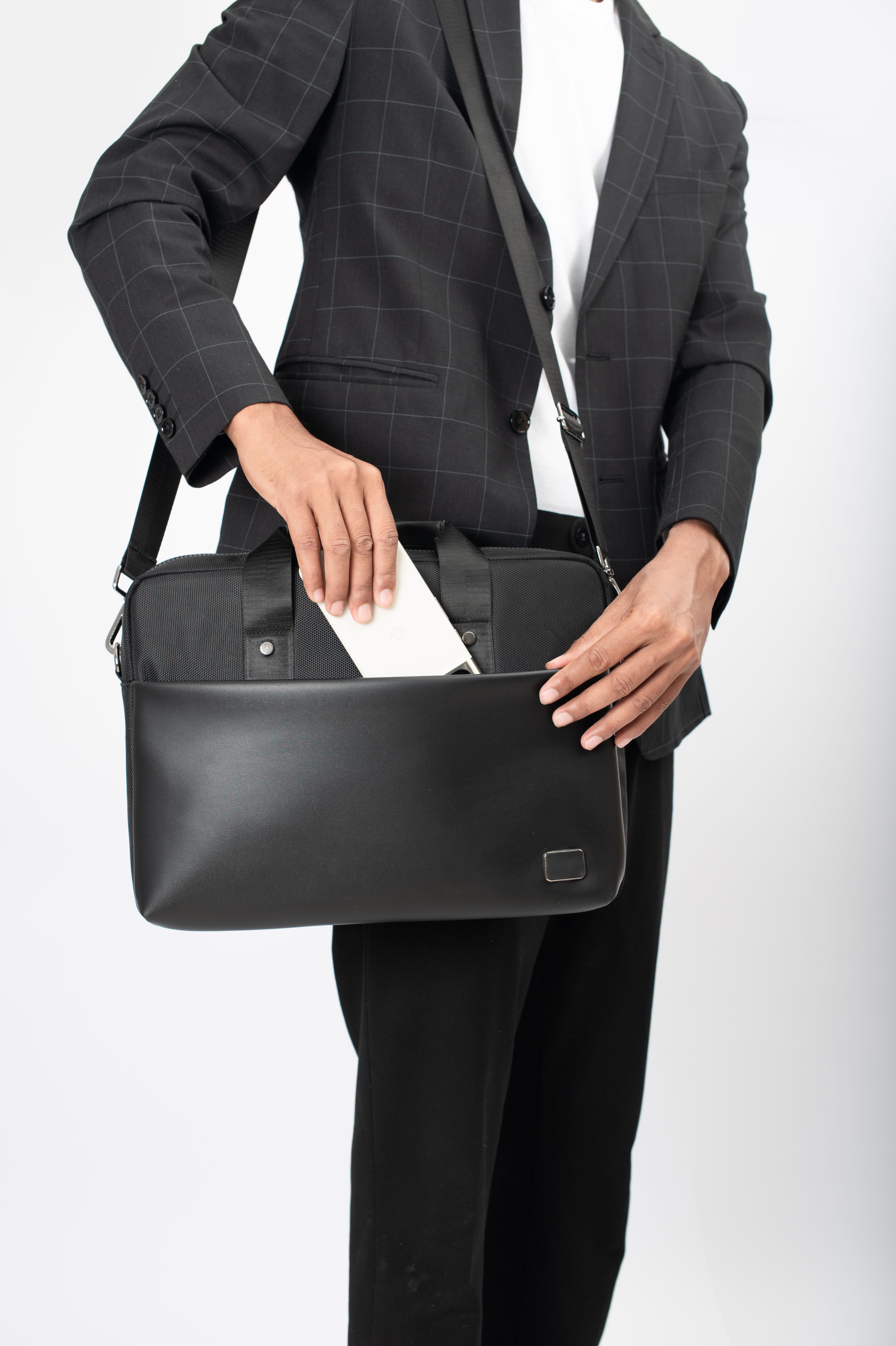 Cairo Messenger Bag- Black