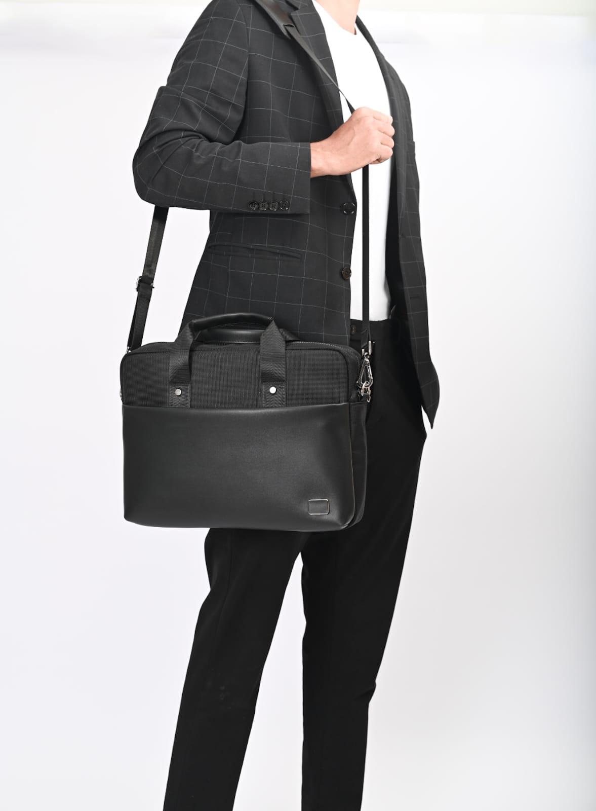 Cairo Messenger Bag- Black